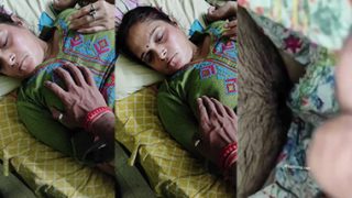 Sexy MoM Sleeping Hard Pussy Show By Son – Videmms