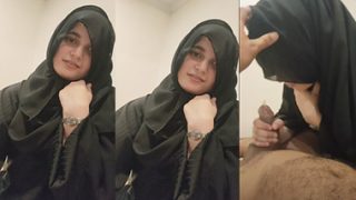 Sexy Desi Indian Hijabi Innocent Girl Sucking & Fucking