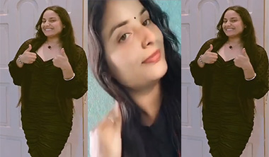 Desi Horny Wife Showing & Fucking Pussy